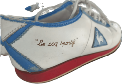 Ношенные кроссовки Le Coq Sportif из белой натуральной кожи от Маши — обычные люди, которые создают аутентичные коллекции ношенных вещей для Fetish-Store.ru. Гарантия подлинности, проверенные исполнители.