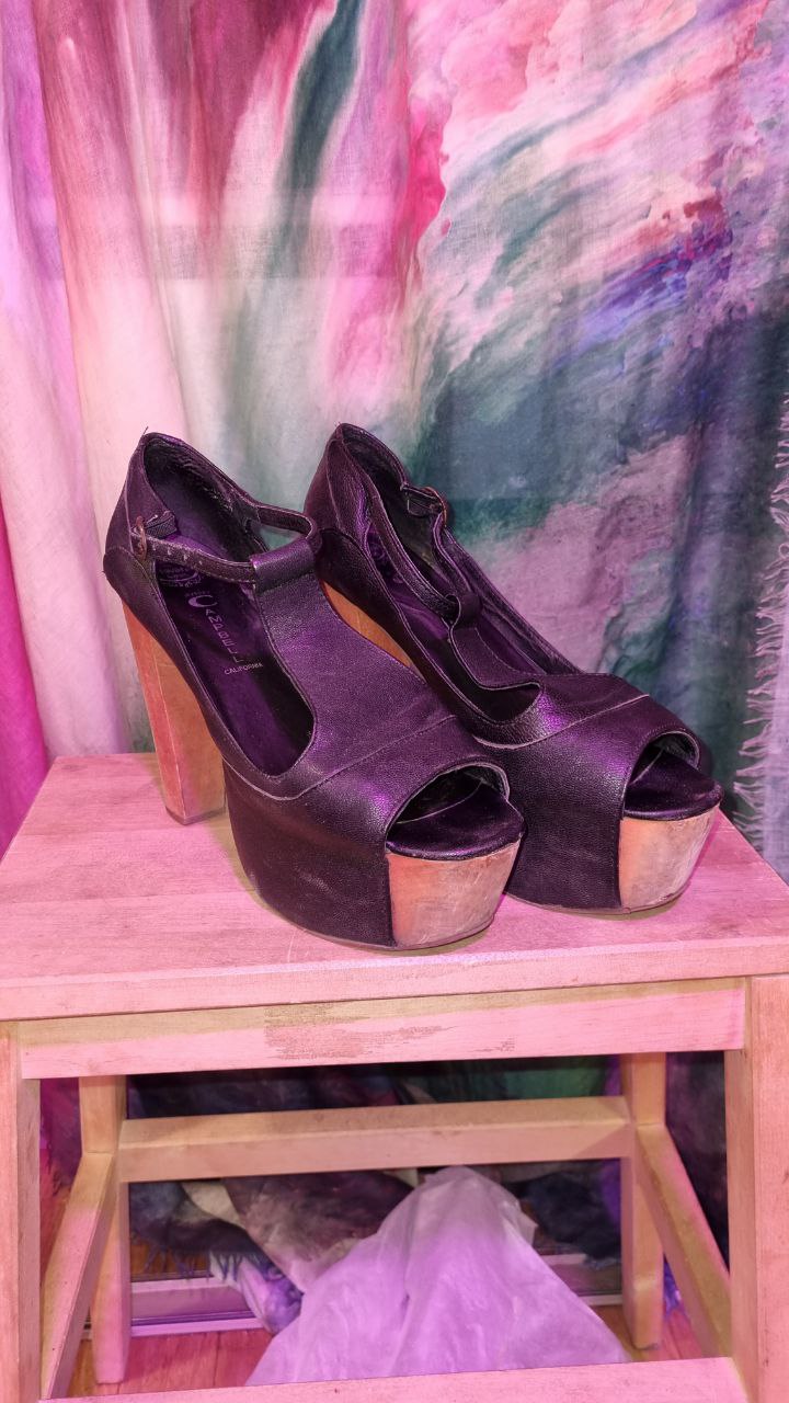 Ношенные босоножки jeffrey campbell